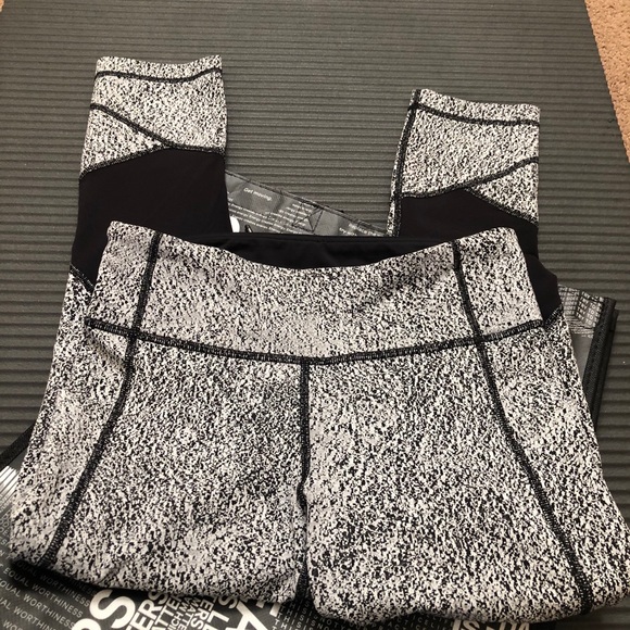Lululemon Pace Rival Spray Jacquard white/black; 4 - Picture 8 of 8